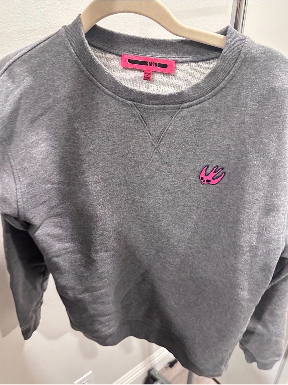 McQ by Alexander McQueen Gray Crewneck Sweatshirt with Pink Swallow Patch